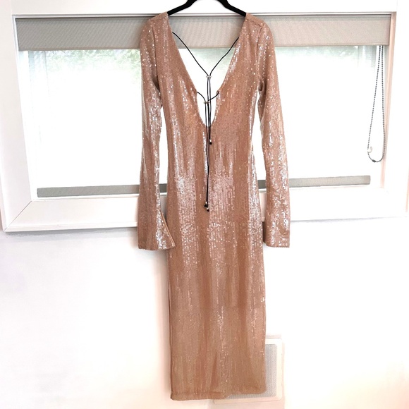 BNWT! YOJANI BOUTIQUE Maya Nude Sequin Dress - Beige "Hailey Bieber"  Size Small - Picture 2 of 12